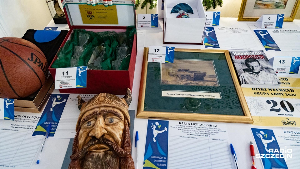 W Dworku Bukowy Park w Szczecinie rozpoczął się charytatywny bal, z którego dochód przeznaczony zostanie na rehabilitację dla weteranów i pomoc ich rodzinom. Fot. Robert Stachnik [Radio Szczecin]