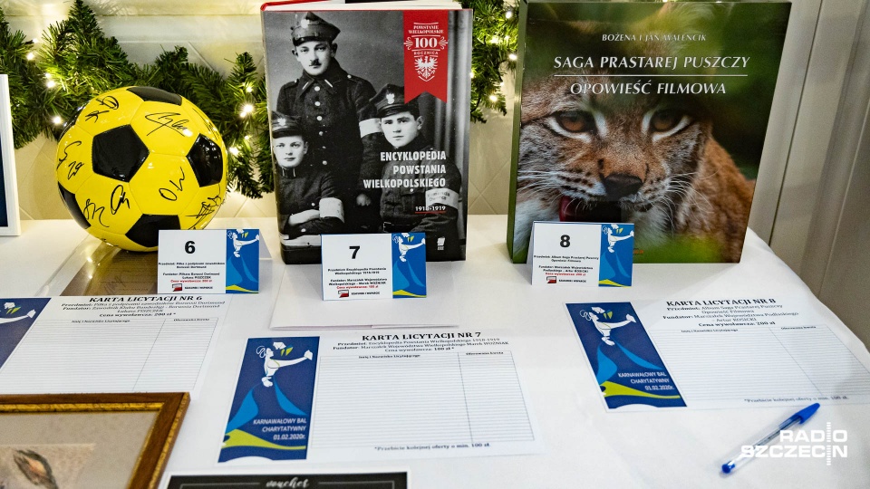 W Dworku Bukowy Park w Szczecinie rozpoczął się charytatywny bal, z którego dochód przeznaczony zostanie na rehabilitację dla weteranów i pomoc ich rodzinom. Fot. Robert Stachnik [Radio Szczecin]