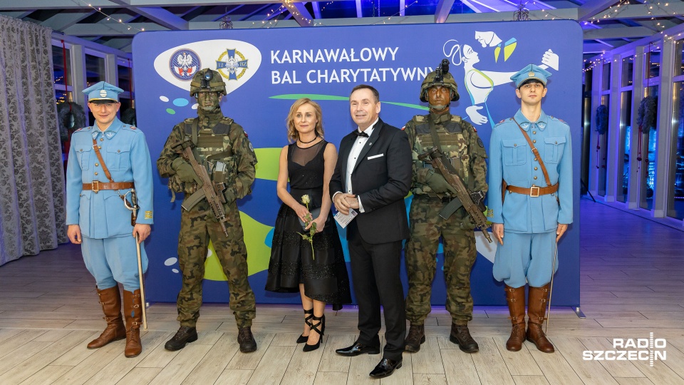 W Dworku Bukowy Park w Szczecinie rozpoczął się charytatywny bal, z którego dochód przeznaczony zostanie na rehabilitację dla weteranów i pomoc ich rodzinom. Fot. Robert Stachnik [Radio Szczecin]