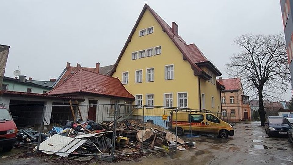Kamienica, w której powstaną mieszkania chronione została przekazana Caritas przez władze miejskie w roku 2015. źródło: http://koszalin.caritas.pl/index.php/aktualnosci/kamienica-rodzinna-w-walczu-juz-w-kwietniu/