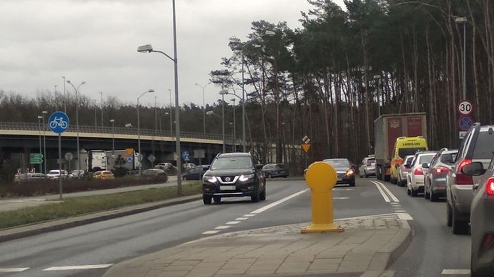Zakorkowane są: jezdnia wspomagająca ulicy Struga i ulica Pomorska do Ronda Łupaszki. źródło: Facebook Grupa Suszą! Szczecin
