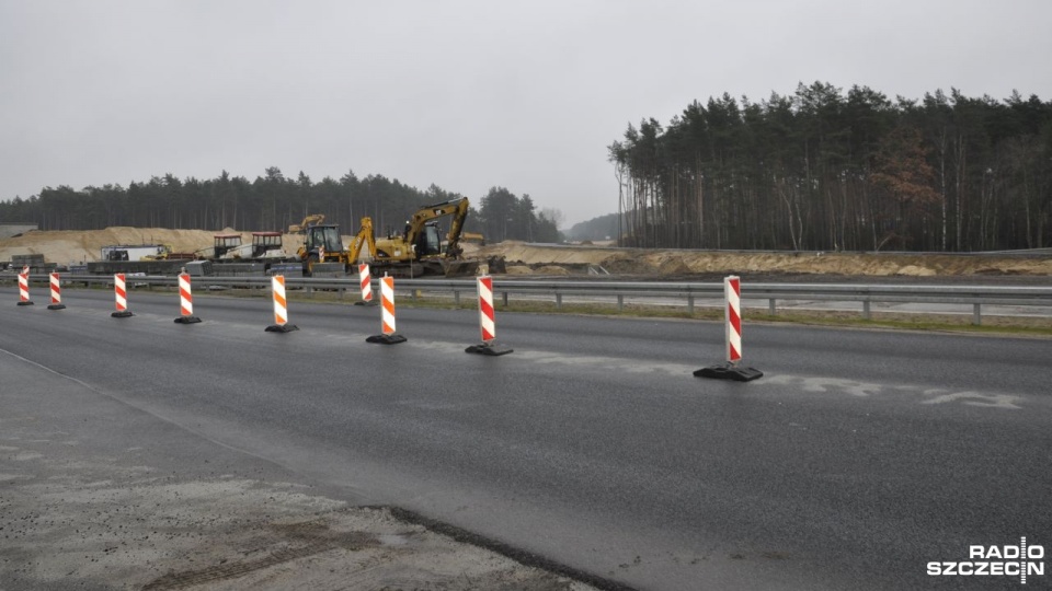 Na przebudowywanym odcinku trasy S3 miedzy Rzęśnicą a Węzłem Goleniów Południe prace są już zaawansowane w 60 procentach. Fot. Marek Borowiec [Radio Szczecin]