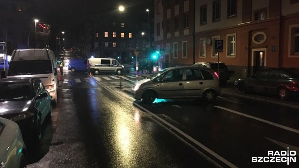 Zderzenie na skrzyżowaniu al. Bohaterów Warszawy z ul. 5-go Lipca w Szczecinie. Fot. Jacek Rujna [Radio Szczecin]