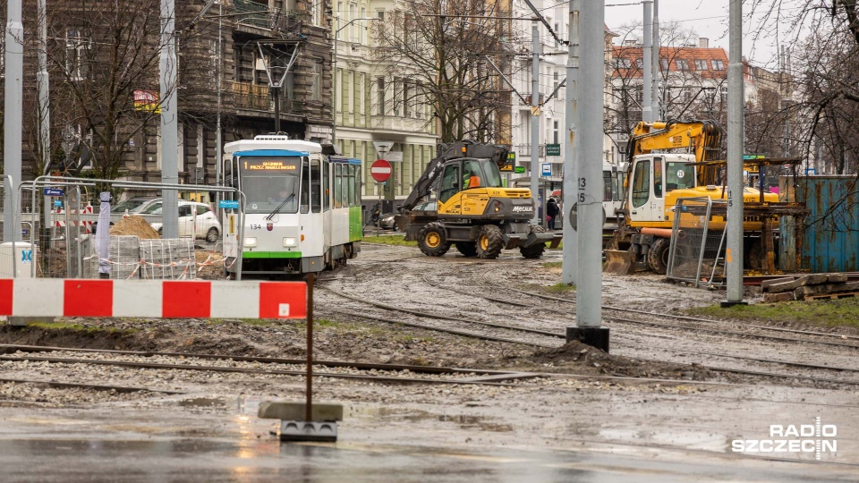 - Kończy się pierwszy etap wymiany torowiska na pl. Szarych Szeregów. Fot. Robert Stachnik [Radio Szczecin]