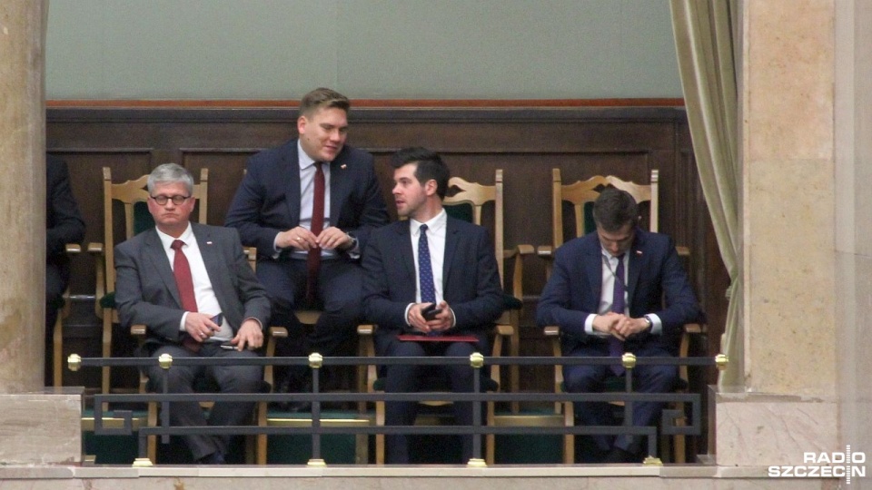 Paweł Soloch (na zdj. pierwszy z lewej) powiedział, że specustawa dotycząca walki z koronawirusem daje władzy wystarczające uprawnienia. Fot. Piotr Kołodziejski [Radio Szczecin]