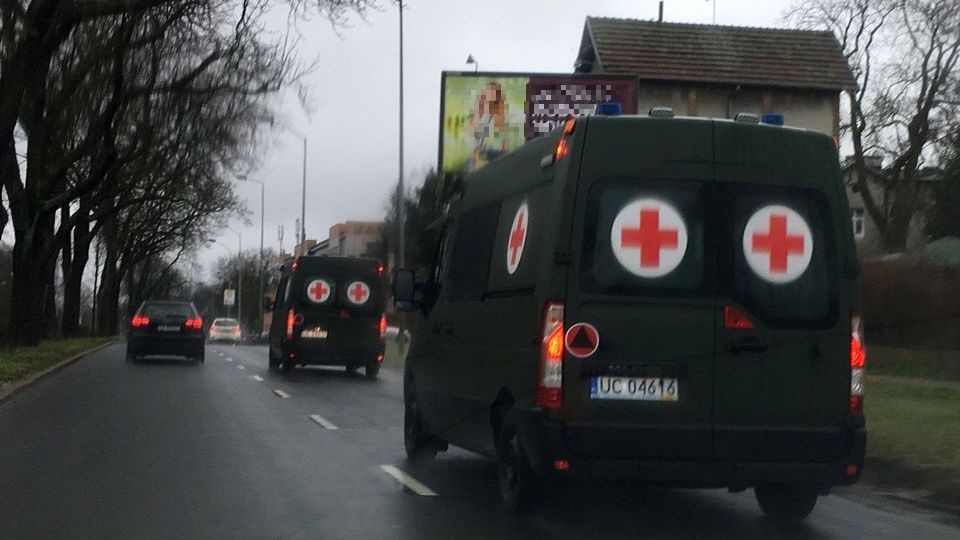 12 Brygada Zmechanizowana w Szczecinie oddelegowała do pracy w pogotowiu dwie karetki z zespołami medyków. Fot. www.facebook.com/12BrygadaZmechanizowana