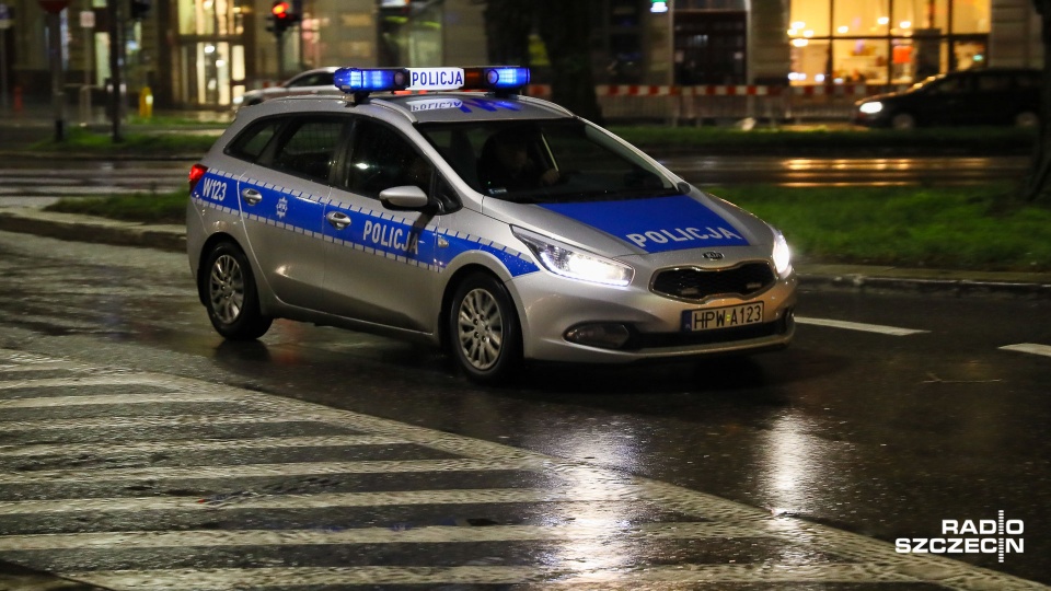 Na ulicach przestrzegania rygorów w przemieszczaniu się sprawdza 25 tys. policjantów, wspieranych przez strażników miejskich i żołnierzy. Fot. Robert Stachnik [Radio Szczecin]