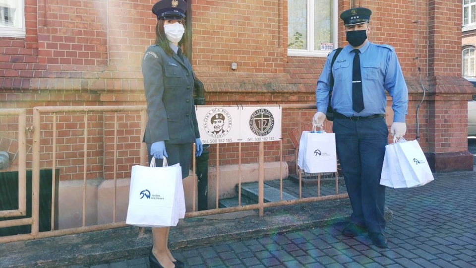 Więźniarki z oddziału psychiatrii sądowej szczecińskiego aresztu uszyły maski dla kombatantów. źródło: Okręgowy Inspektorat Służby Więziennej