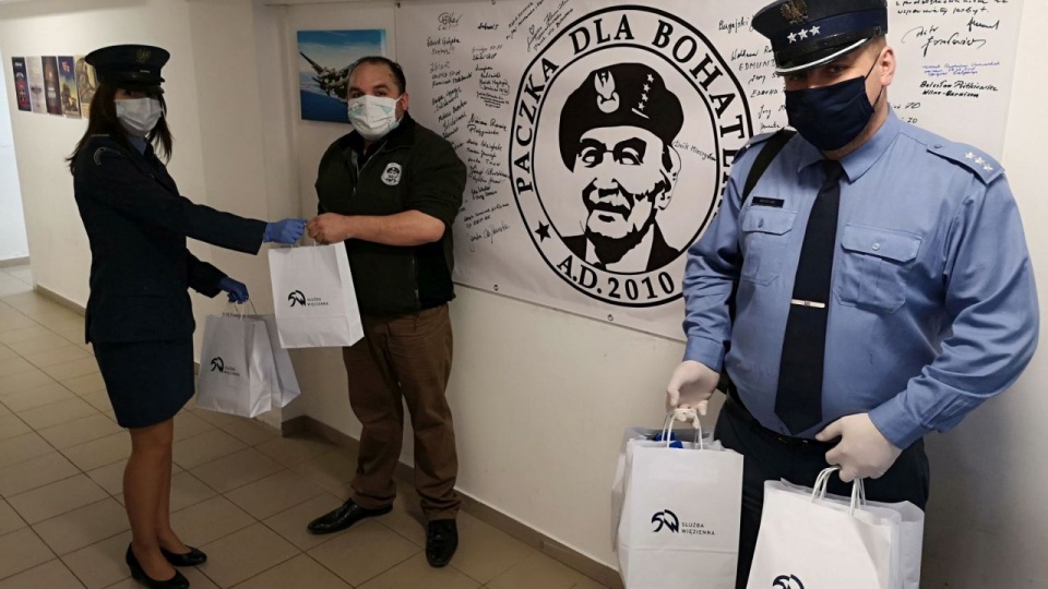 Więźniarki z oddziału psychiatrii sądowej szczecińskiego aresztu uszyły maski dla kombatantów. źródło: Okręgowy Inspektorat Służby Więziennej