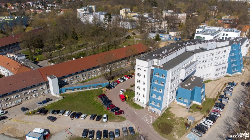 Szpital przy ul. Arkońskiej został przekształcony w szpital zakaźny. Tam trafiają pacjenci z regionu chorzy na COVID-19. Fot. Maciej Papke [Radio Szczecin]