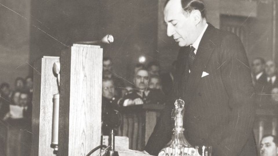 Józef Beck wygłaszający przemówienie w Sejmie 5 maja 1939. źródło: https://pl.wikipedia.org/wiki/J%C3%B3zef_Beck