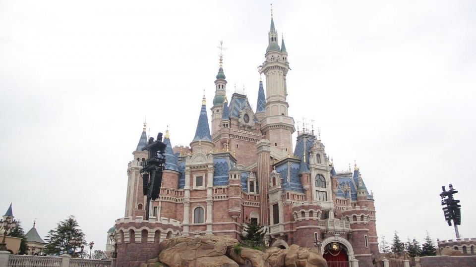 Szanghajski Disneyland. Fot. pixabay.com / gnxiong (CC0 domena publiczna)