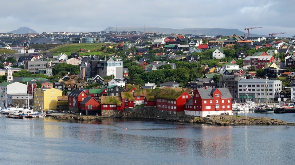 Thorshavn to stolica i największe miasto archipelagu Wysp Owczych. Fot. pixabay.com / dassel (CC0 domena publiczna)