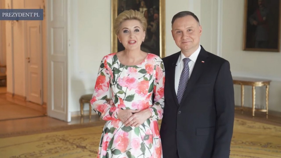 źródło: https://www.prezydent.pl/aktualnosci/wypowiedzi-prezydenta-rp/wystapienia/art,1048,zyczenia-pary-prezydenckiej-miedzynarodowy-dzien-pielegniarek-i-poloznych.html