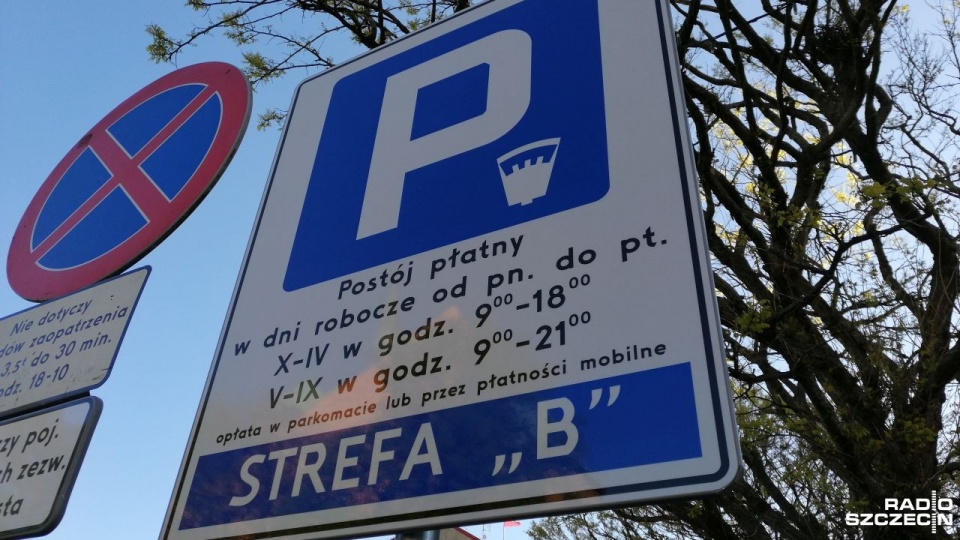 Płatne parkowanie w Kołobrzegu po przerwie będzie funkcjonować jednak na nowych zasadach. W życie wchodzi uchwała dzieląca miasto na dwie strefy. Fot. Przemysław Polanin [Radio Szczecin]