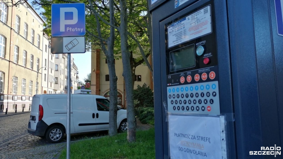 Płatne parkowanie w Kołobrzegu po przerwie będzie funkcjonować jednak na nowych zasadach. W życie wchodzi uchwała dzieląca miasto na dwie strefy. Fot. Przemysław Polanin [Radio Szczecin]