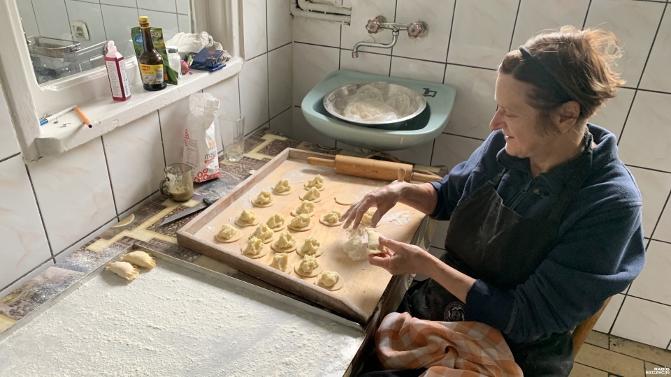 Zajazd "Odra" to przede wszystkim wytwarzane na miejscu ruskie pierogi. Ich smak znają nie tylko miejscowi, ale także Niemcy z restauracji położonych po drugiej stronie Odry. Fot. Katarzyna Świerczyńska [Radio Szczecin]