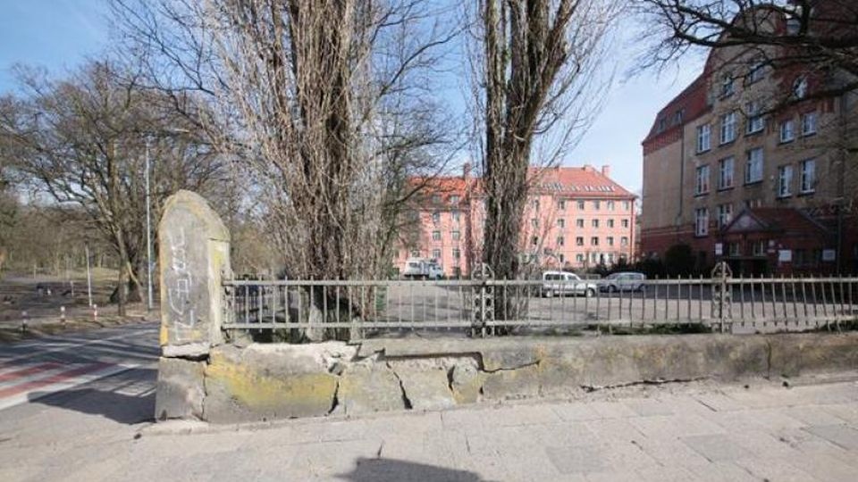 Wybrane fragmenty ogrodzenia mają być rozebrane i odtworzone zgodnie z oryginałem. Fot. wiadomosci.szczecin.eu