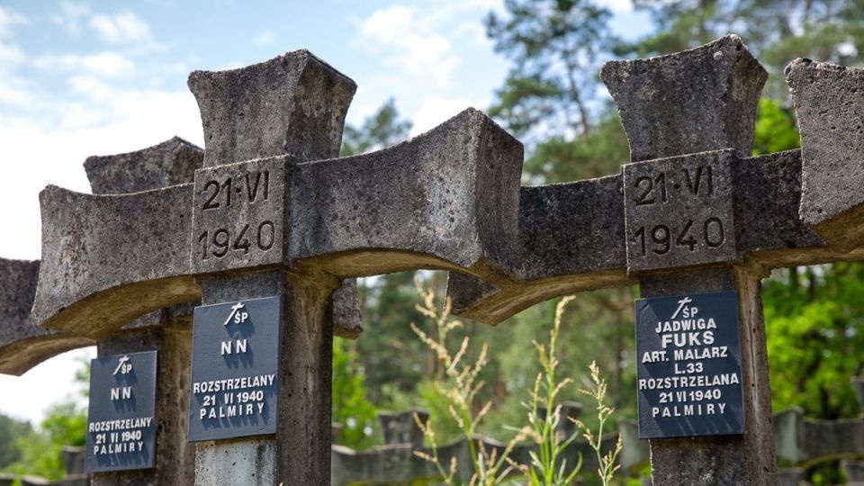 21 czerwca 1940 roku w lasach Puszczy Kampinoskiej w masowej egzekucji zginęło ponad 350 osób, a w sumie w latach 1939 - 41 życie straciły tam blisko dwa tysiące polskich obywateli. Fot. twitter.com/ipngovpl