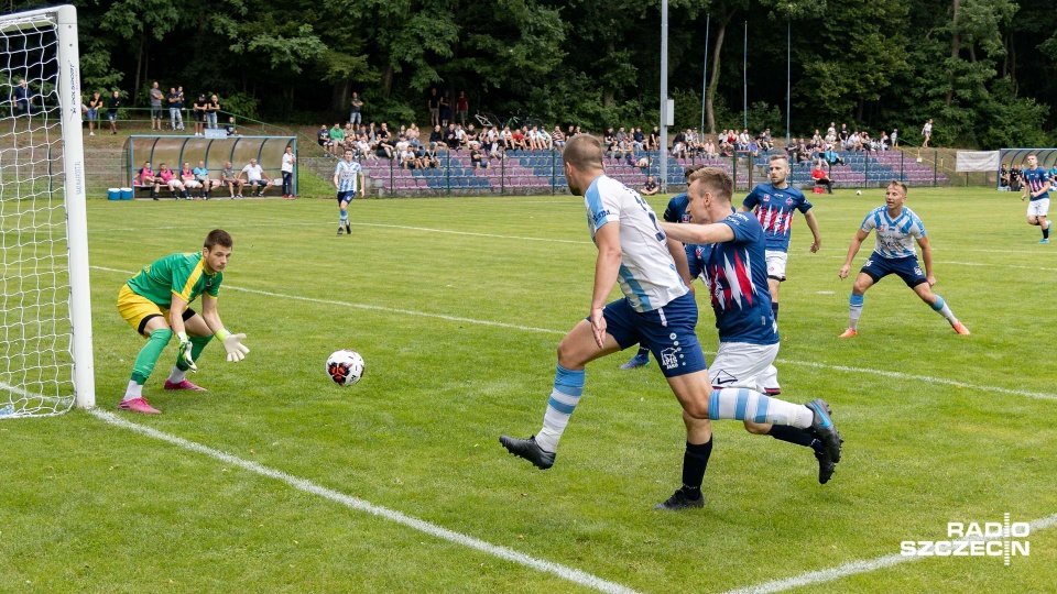 Piłkarze trzecioligowego Świtu ze Skolwina pokonali czwartoligową Iskierkę ze Śmierdnicy 11:0. Fot. Robert Stachnik [Radio Szczecin]