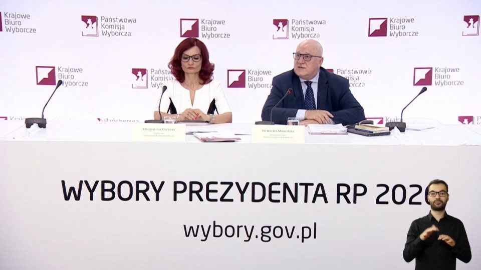 Państwowa Komisja Wyborcza przypomina o zasadach bezpieczeństwa sanitarnego, które będą obowiązywały podczas głosowania. źródło: https://www.youtube.com/watch?v=vTp3jnignTQ