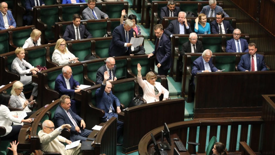 Po południu Sejm przyjął część poprawek Senatu do nowego prawa. Fot. twitter.com/KancelariaSejmu