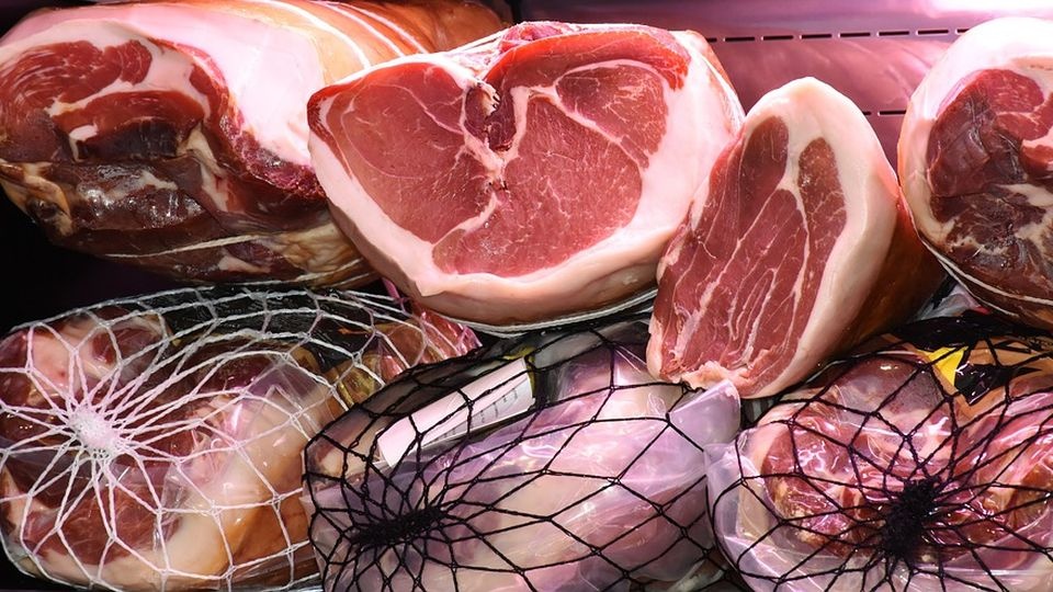 "Oflagowanie" mięsa będzie obowiązywać od 30 września. źródło: https://pixabay.com/pl/3130701/RitaE/(CC0 domena publiczna)