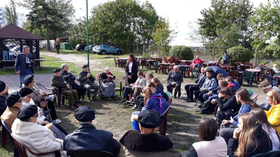 Podczas turnusu kombatanci korzystają z zabiegów rehabilitacyjnych, zwiedzają oraz spędzają wspólnie czas. źródło: https://zrzutka.pl/ug882c