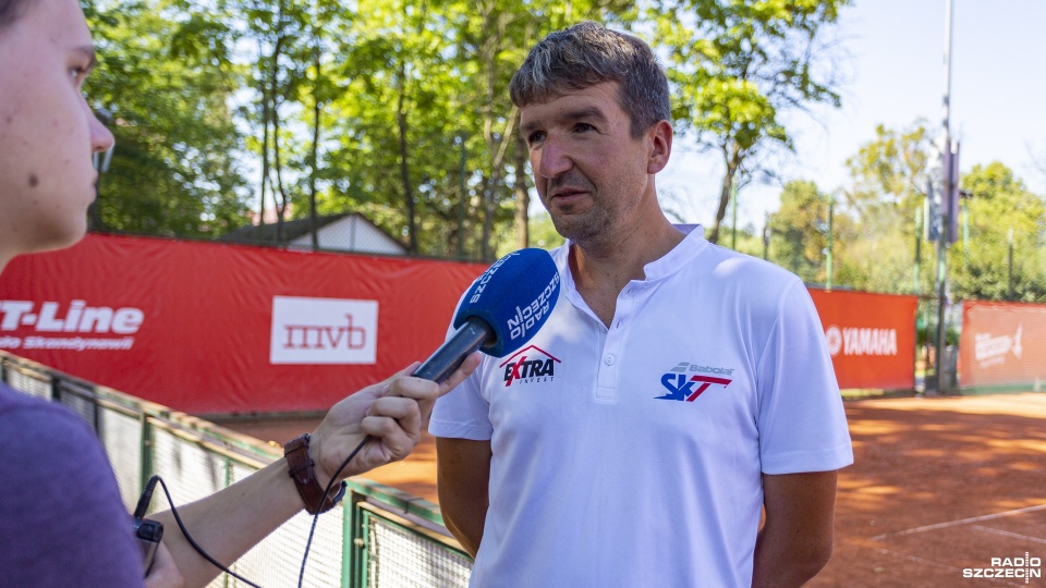 Na kortach rywalizowało prawie 50 osób. Turniej zakończył się około godziny 17. Fot. Mateusz Papke [Radio Szczecin]