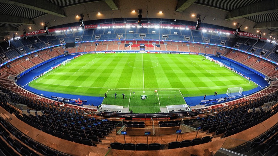 Parc des Princes (Park Książąt) to należący do miasta stadion sportowy w Paryżu, na którym od lipca 1974 wszystkie swoje mecze domowe rozgrywa Paris Saint-Germain. Fot. www.wikipedia.org / Валерий Дед