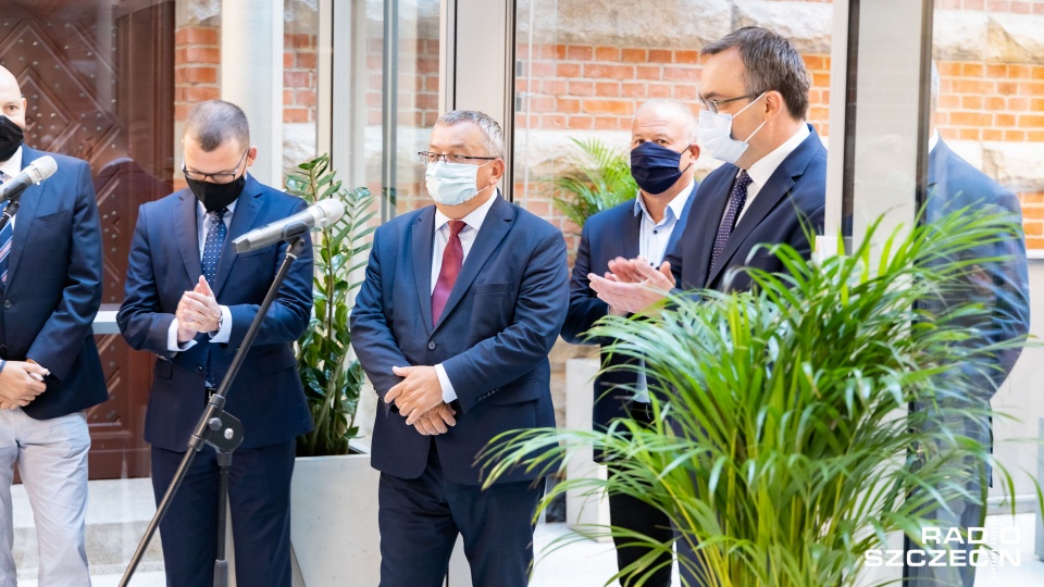 - Cała S3 nie tylko na jej północnym odcinku wpisuje się w Środkowoeuropejski Korytarz Transportowy łączący szwedzkie Malmoe z chorwacką Rijeką - podkreśla minister infrastruktury Andrzej Adamczyk. Fot. Robert Stachnik [Radio Szczecin]