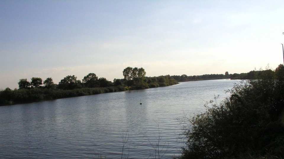 Odra skanalizowana w Urazie. źródło: https://pl.wikipedia.org/wiki/Odra#/media/Plik:Odra_ko%C5%82o_Urazu_2.