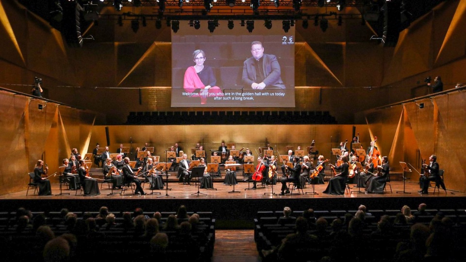 Dorota Serwa – dyrektorka Filharmonii i Rune Bergmann – dyrygent, dyrektor artystyczny Filharmonii otwierają 72. sezon artystyczny. Fot. Filharmonia w Szczecinie.