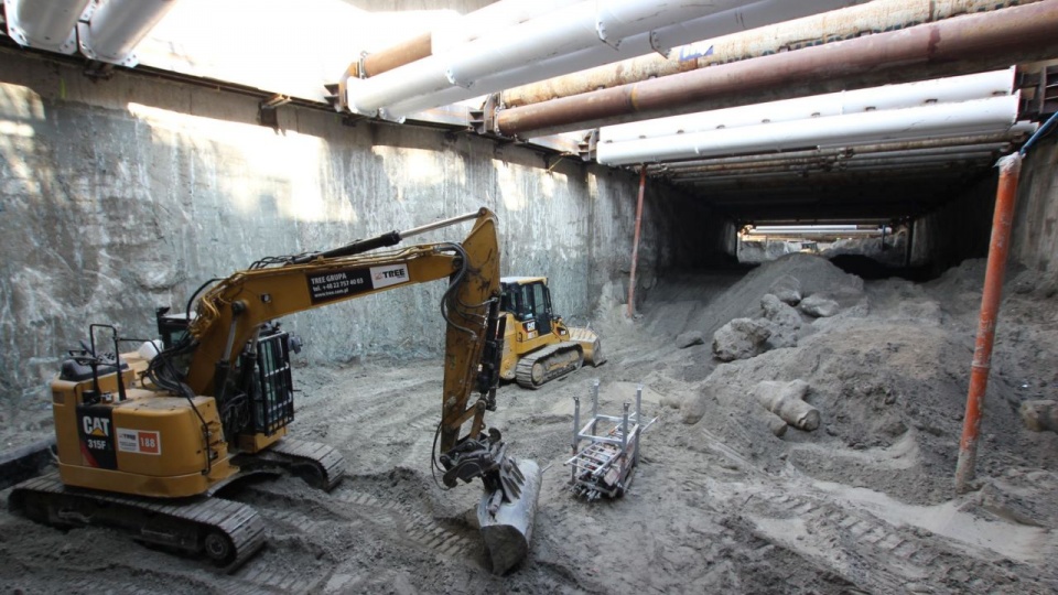 Budowa tunelu pod Świną ma potrwać do września 2022 roku. Kosztuje prawie 800 mln złotych. źródło: https://twitter.com/GDDKiA_Szczecin/status/1308437966516301829