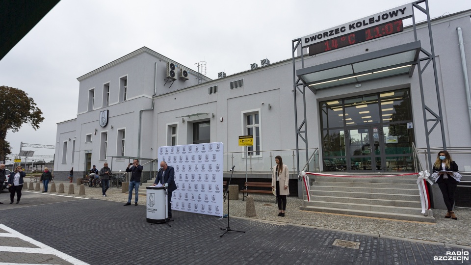 Dworzec w Choszcznie został przebudowany w ramach modernizacji linii kolejowej ze Szczecina do Poznania. Fot. Mateusz Papke [Radio Szczecin]