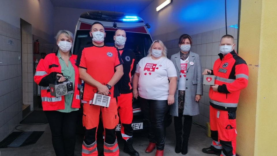 Trzy ozonatory do karetek trafiły do Wojewódzkiej Stacji Pogotowia Ratunkowego w Szczecinie. Przekazała je Fundacja Magia Serca. źródło: https://www.facebook.com/MAGIA-SERCA-1905293492877696