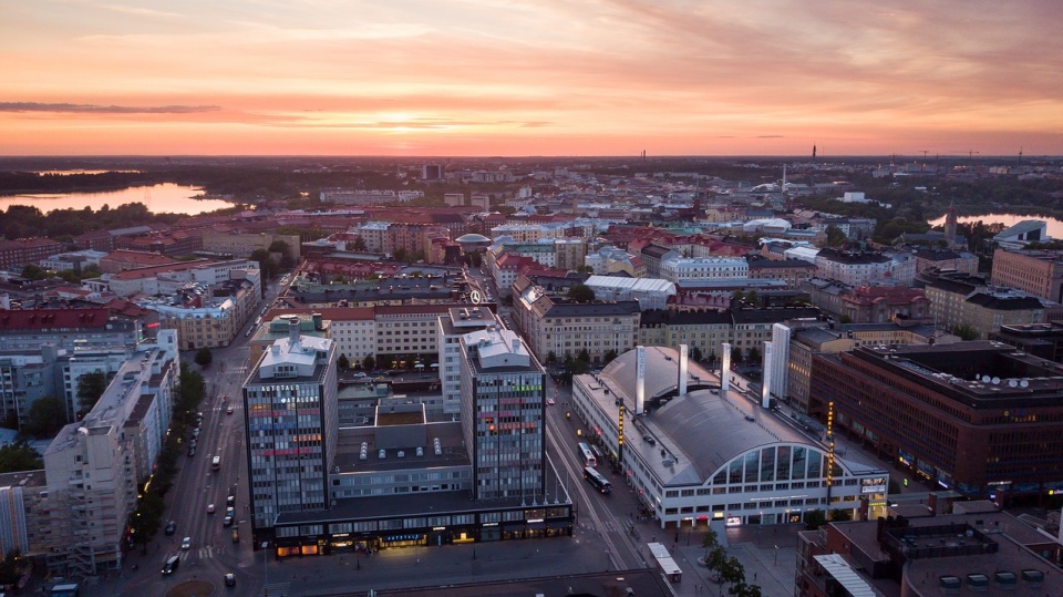 Helsinki to stolica i największe miasto Finlandii. Fot. pixabay.com / kostiolavi (CC0 domena publiczna)