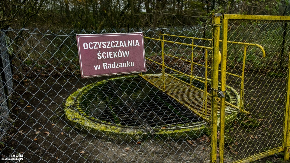 Nieczystości z ośmiu wielorodzinnych budynków w miejscowości Radzanek. Realizacja: Wojciech Ochrymiuk [Radio Szczecin]