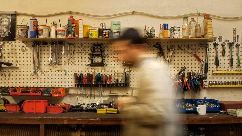 Zajęcia obejmowały część teoretyczną, czyli wykłady oraz praktyczną pracę w warsztacie. źródło: https://pixabay.com/pl/66823/LoboStudioHamburg/CC0 - domena publiczna