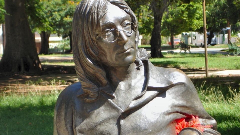 40 lat temu, 8 grudnia 1980 roku, w Nowym Jorku został zamordowany John Lennon. źródło: https://pixabay.com/pl/photos/john-lennon-kuba-statua-1797821/