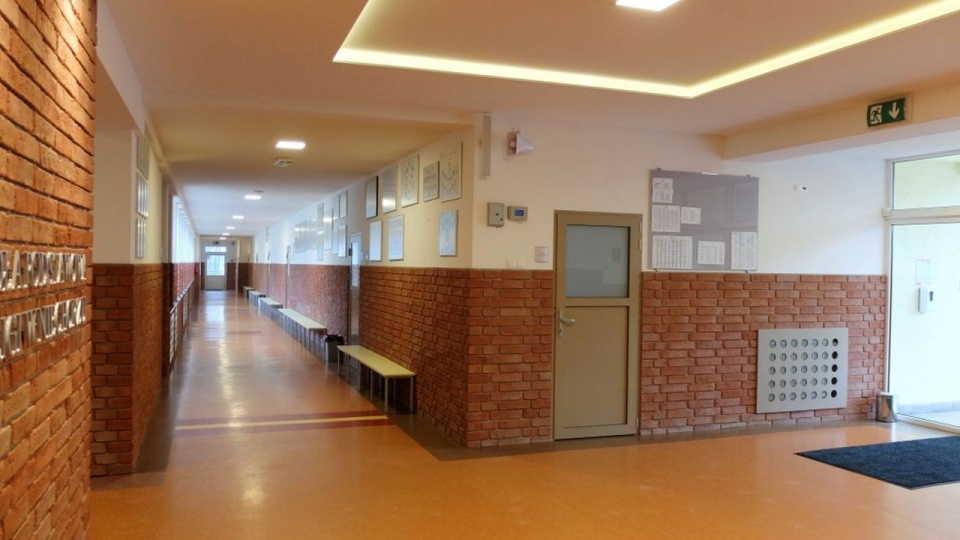 Zakończył się remont szkoły w Niechorzu. źródło: https://rewal.pl/szkola-na-miare-naszych-czasow/