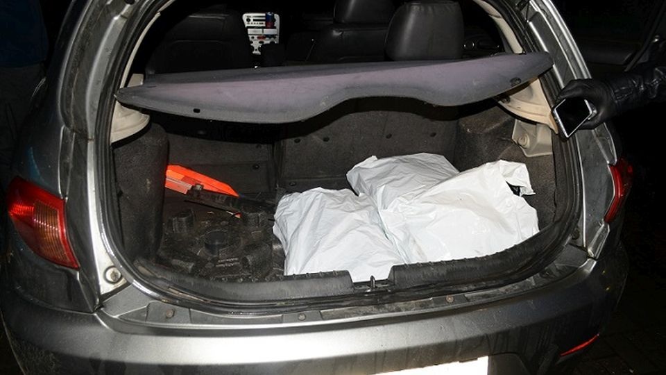 Mężczyzna usłyszał zarzut posiadania znacznej ilości środków odurzających. źródło: https://szczecinek.policja.gov.pl/zsz/