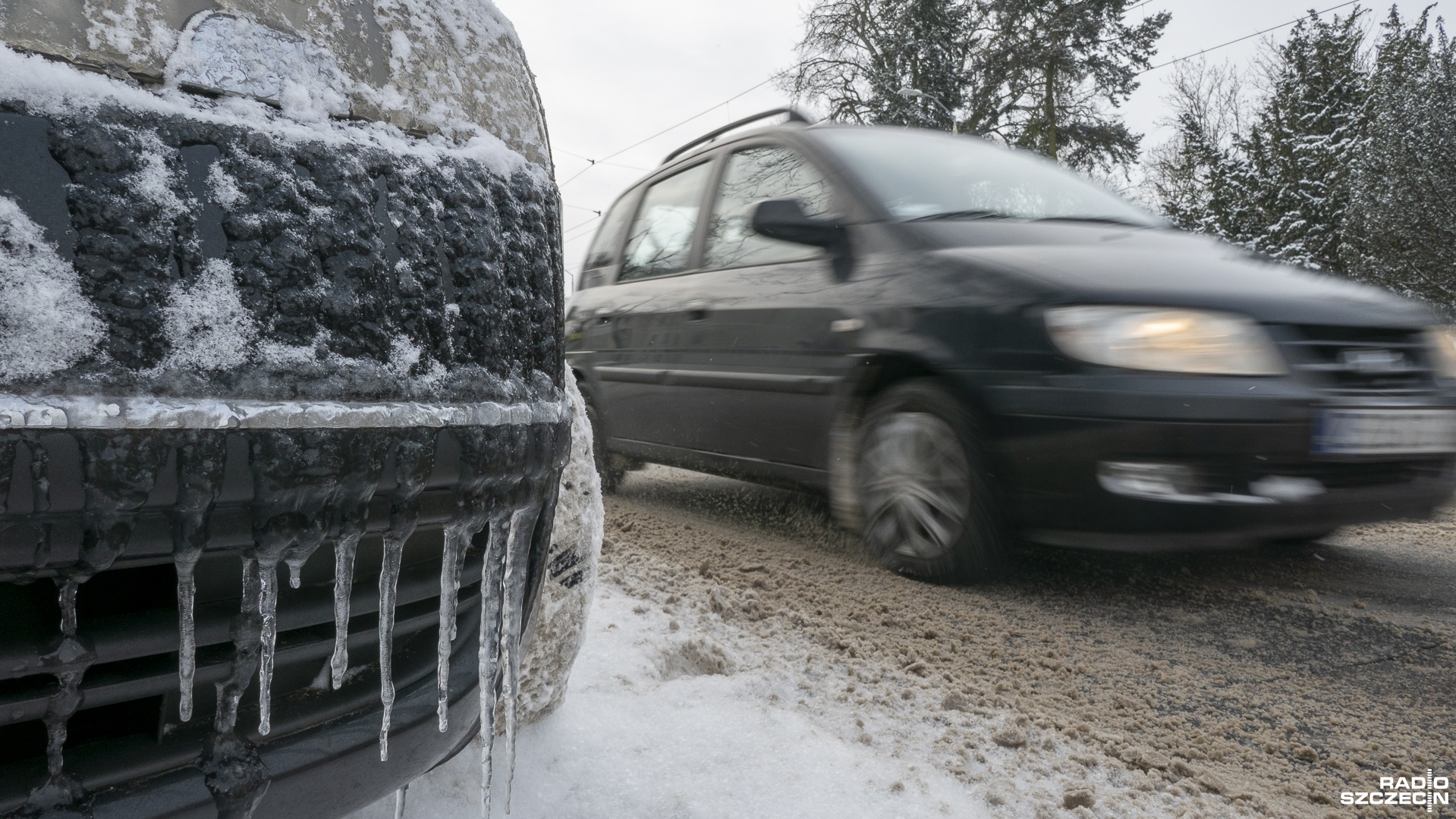 Ślisko na drogach w regionie - informują nasi słuchacze.
