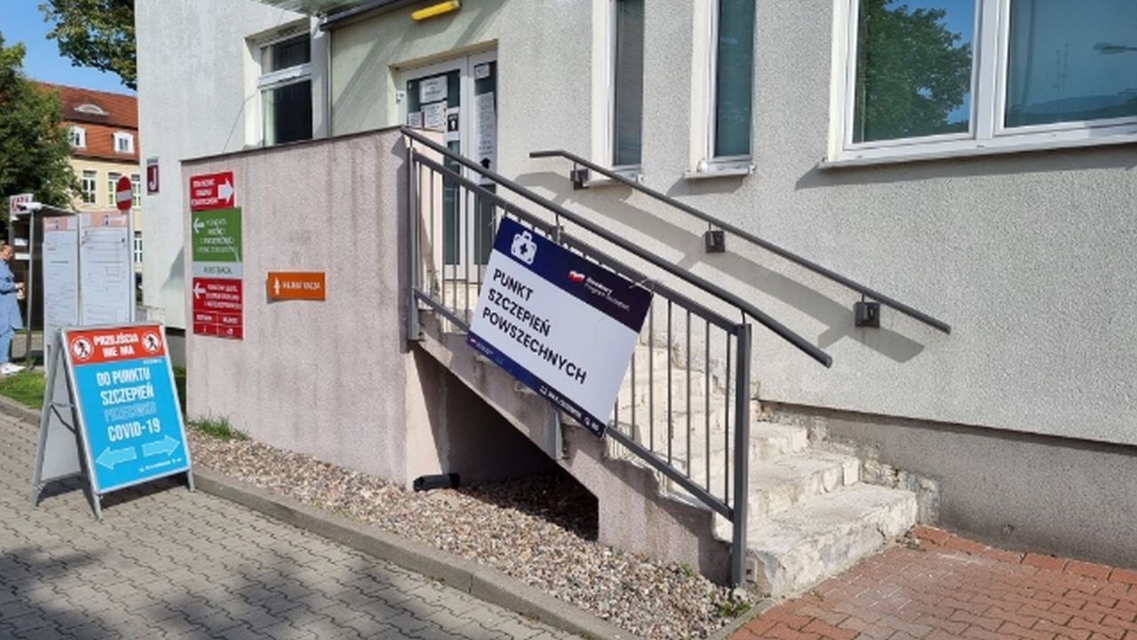 Od wtorku wszyscy chętni na szczepienia przeciwko koronawirusowi mogą się zgłaszać do szpitala przy ul. Wojska Polskiego w Stargardzie.