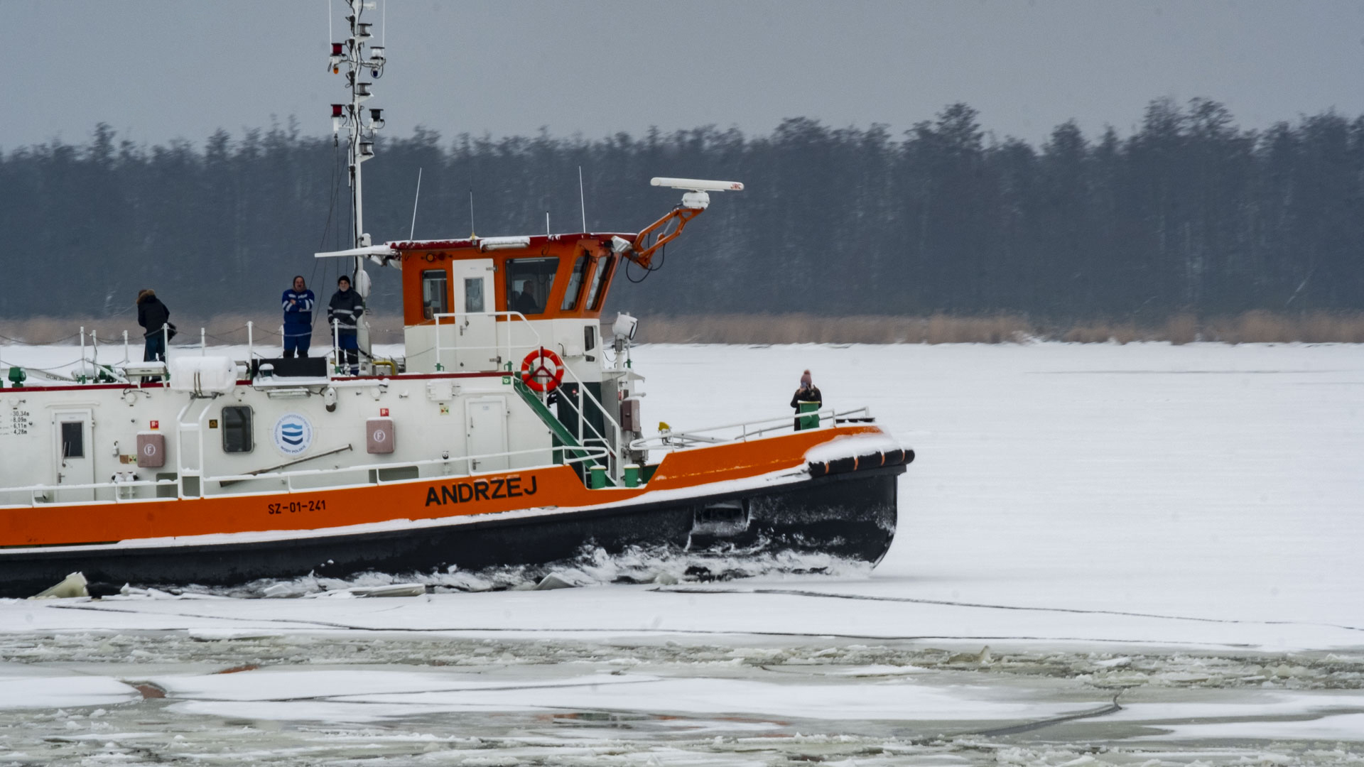 Lodołamacze minionej zimy znów wróciły na wody regionu. Zespoły często z pomocą jednostek niemieckich, kruszyły lód, aby zapewnić drożność rzeki i zapobiec powodziom zatorowym.