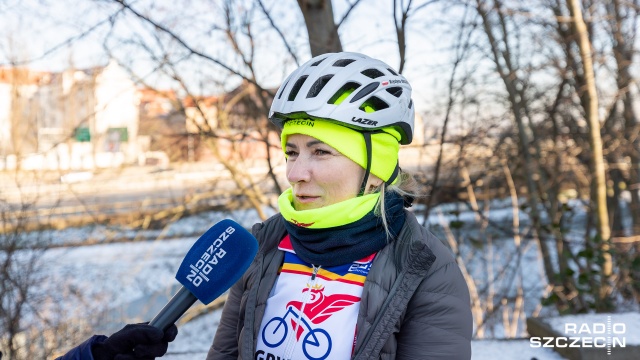 Fot. Robert Stachnik [Radio Szczecin] W warunkach zimowych jadą rowerami do Kołobrzegu [WIDEO, ZDJĘCIA]