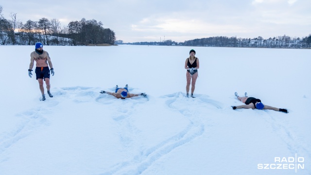 Fot. Robert Stachnik [Radio Szczecin] Dzikie morsowanie tylko w Węgorzynie [ZDJĘCIA]
