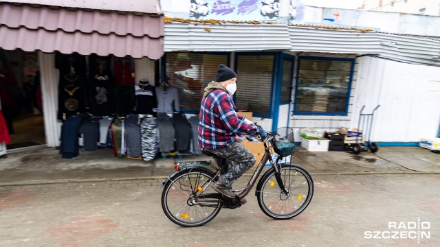 Fot. Robert Stachnik [Radio Szczecin] Targowisko w Dębnie zostanie przeniesione. Handlarze są przeciwni [ZDJĘCIA]