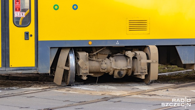 Fot. Robert Stachnik [Radio Szczecin] Wykolejenie tramwaju i drogowy armagedon w mieście [ZDJĘCIA]