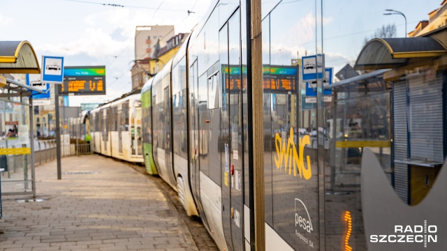 Fot. Robert Stachnik [Radio Szczecin] Wykolejenie tramwaju i drogowy armagedon w mieście [ZDJĘCIA]